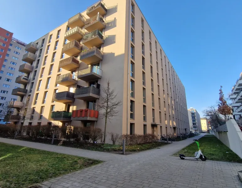 2-Raum-Wohnung mit Balkon OHNE WBS — photo 1